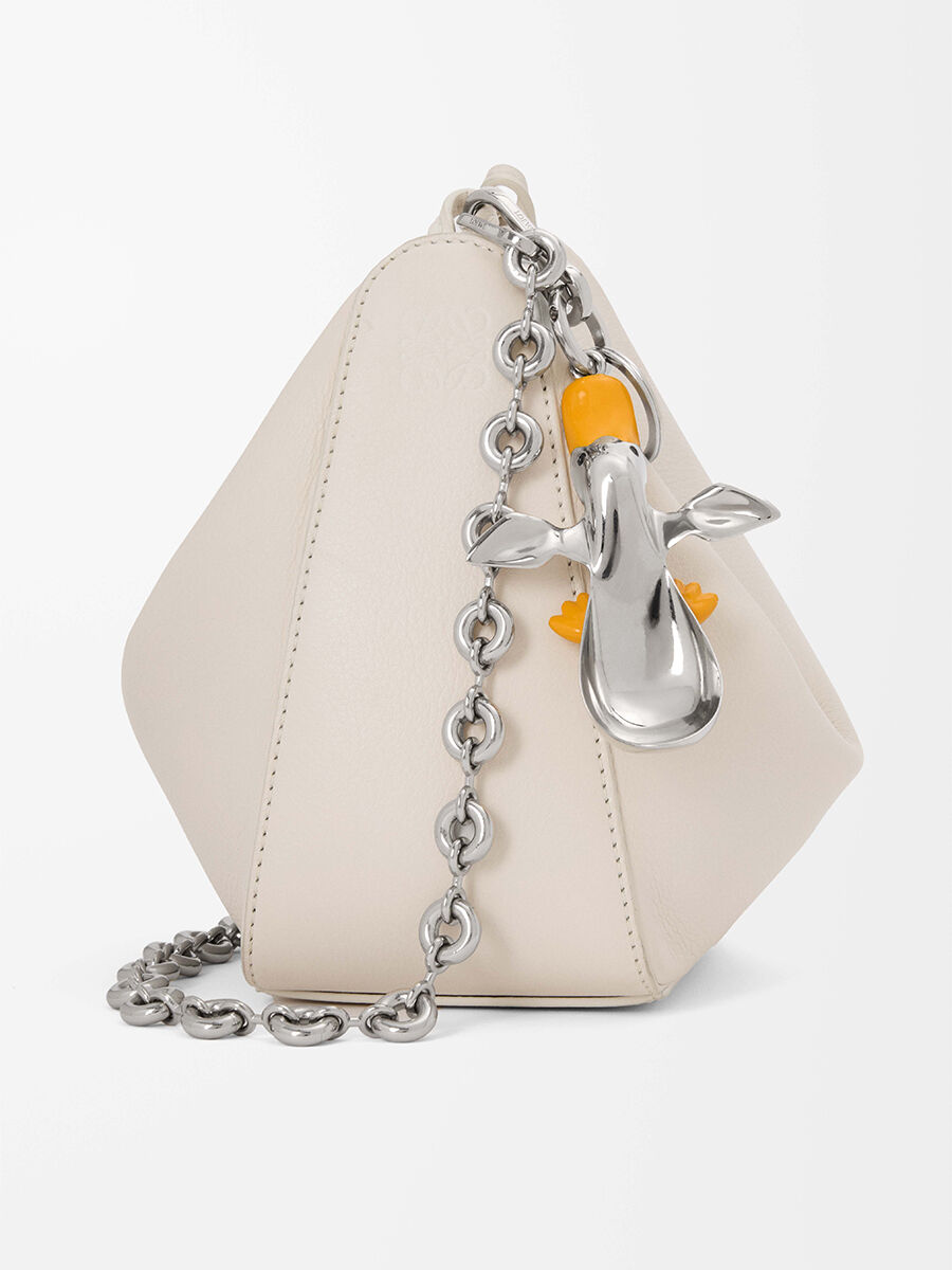 NJ09 ロエベ 美品 レザーチャーム バッグチャーム 箱付き ロゴ ヒトデ ヒトデ LOEWE(ロエベ) - 海外通販のBUYMA